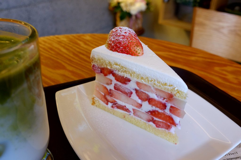 대구에서 유명하다는 압도적인 비쥬얼의 딸기케이크 | 인스티즈
