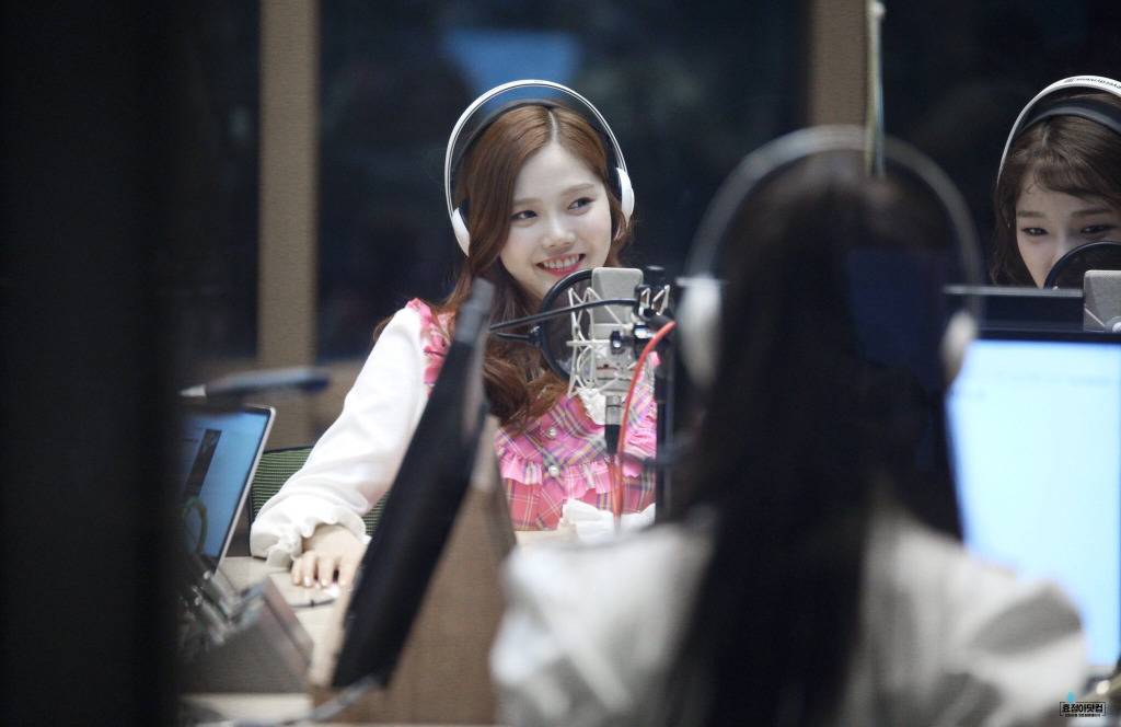 [오마이걸] 비도오고 해서 좀 쌀쌀해진 것 같아서 효정이 | 인스티즈