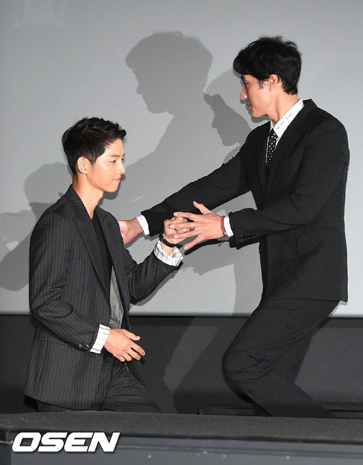 [소지섭외] 주먹인사 실패ㅋㅋㅋㅋㅋㅋㅋ | 인스티즈