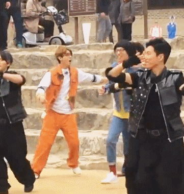 [무한도전] 토토가2 젝스키스 민속촌공연에서 남모르게 바빴던 광희.gif | 인스티즈