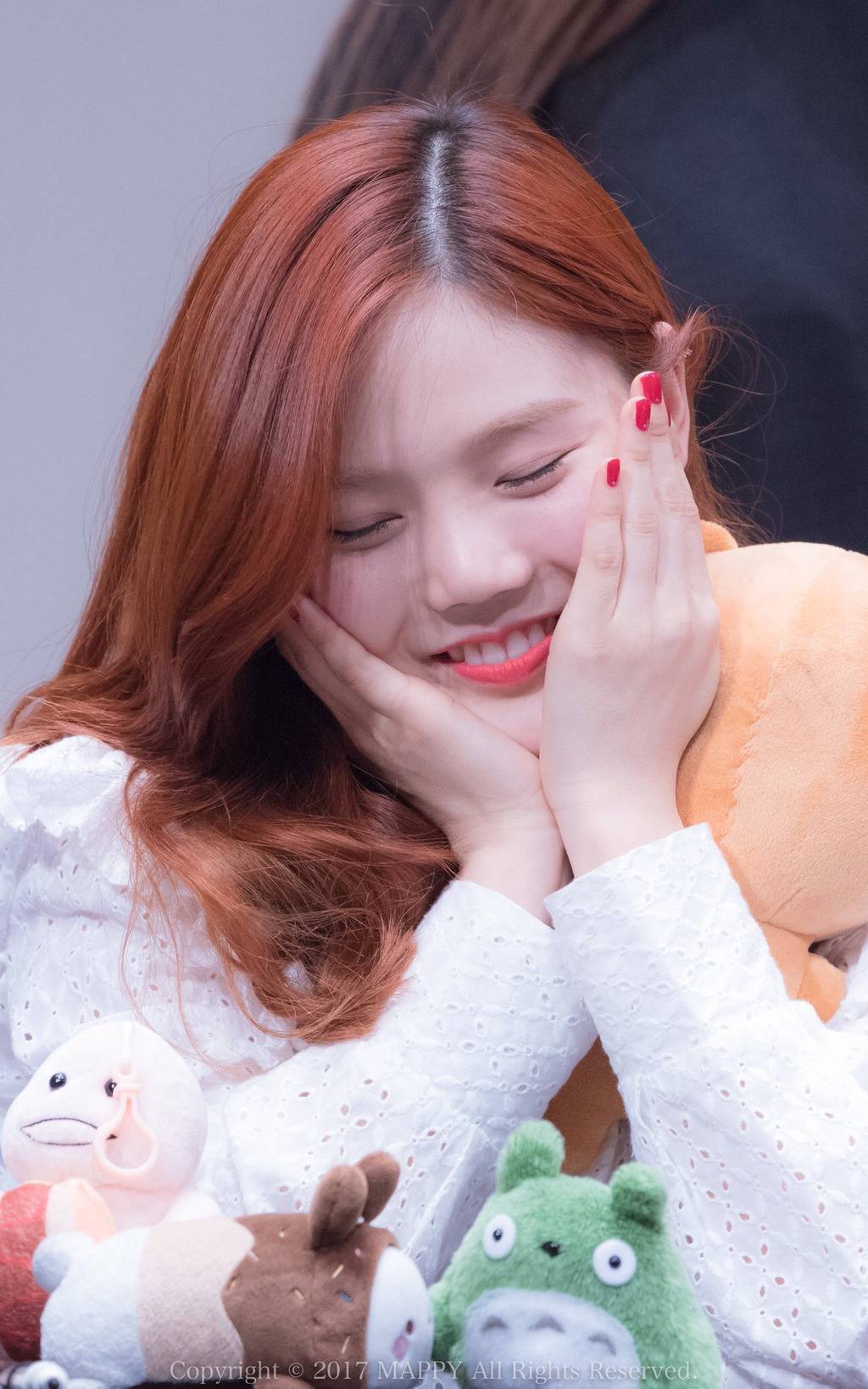 [오마이걸] 비도오고 해서 좀 쌀쌀해진 것 같아서 효정이 | 인스티즈