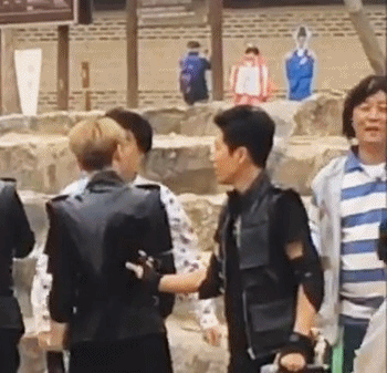 [무한도전] 토토가2 젝스키스 민속촌공연에서 남모르게 바빴던 광희.gif | 인스티즈