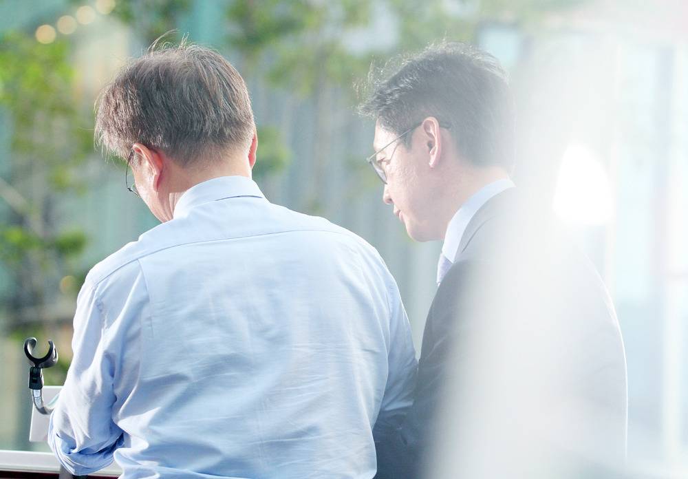 [문재인] 신촌에서 찍은 잘생긴 이니라오 | 인스티즈