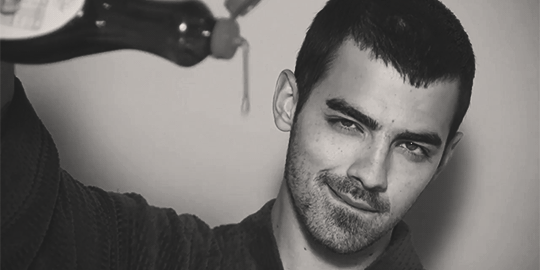 여성을 대상화한 남성 시각의 뮤직비디오를 미러링한 MV | 인스티즈