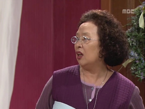 [거침없이하이킥] 가사도우미한테 미안해서 일을 못시키는 문희ㅠㅠ.jpg | 인스티즈