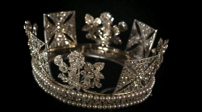 여러 영화와 드라마에 등장하는 영국여왕의 보물 | 인스티즈