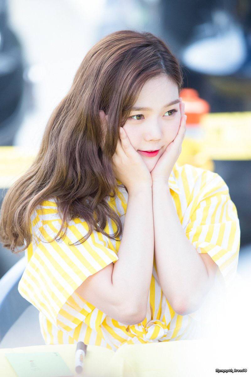 [오마이걸] 비도오고 해서 좀 쌀쌀해진 것 같아서 효정이 | 인스티즈