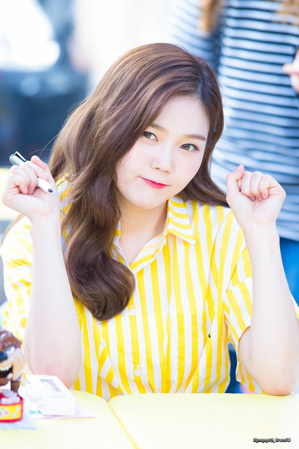 [오마이걸] 비도오고 해서 좀 쌀쌀해진 것 같아서 효정이 | 인스티즈