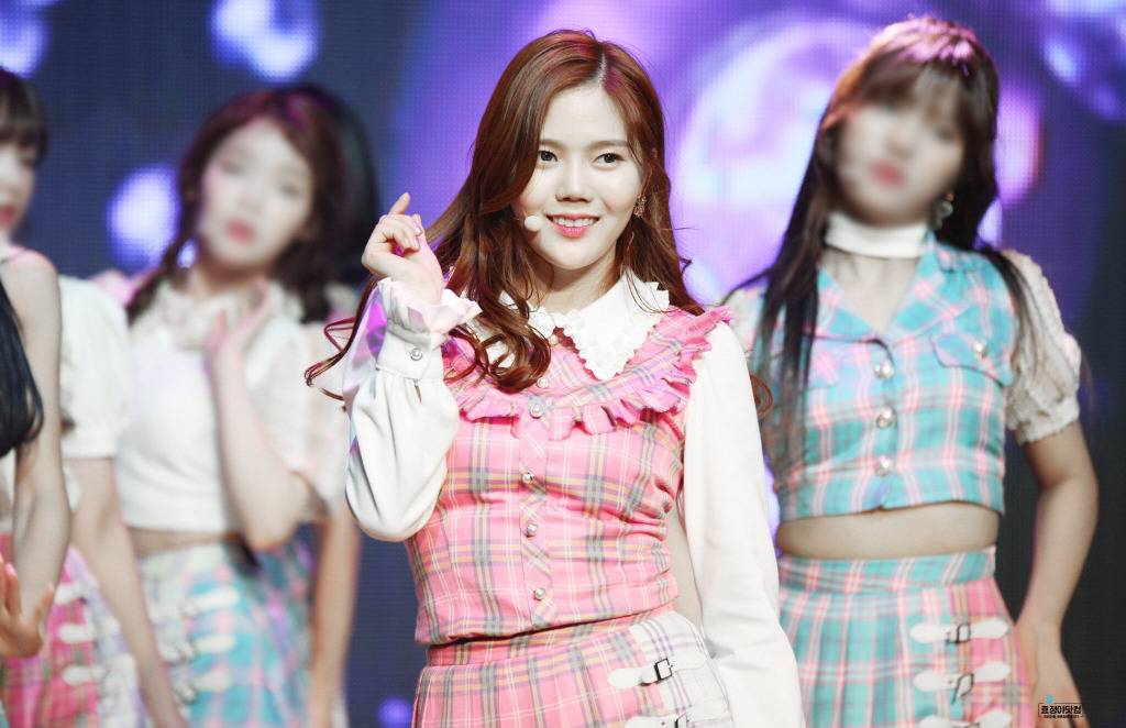 [오마이걸] 비도오고 해서 좀 쌀쌀해진 것 같아서 효정이 | 인스티즈