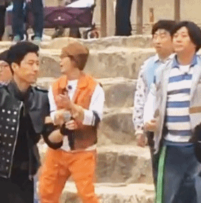 [무한도전] 토토가2 젝스키스 민속촌공연에서 남모르게 바빴던 광희.gif | 인스티즈