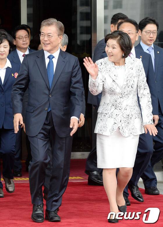 제 19대 대통령 영부인 김정숙 여사 | 인스티즈