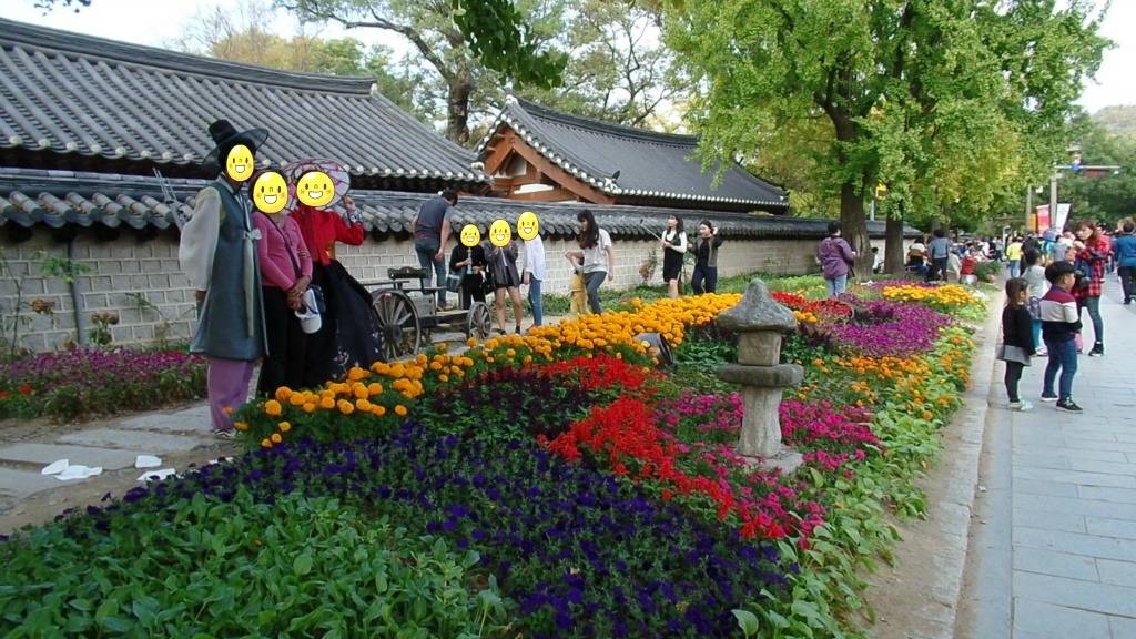 한복열풍이 분 전주한옥마을에서 예쁜 한복을 입고 한옥마을 거리 곳곳을 산책하는 아가씨들 | 인스티즈