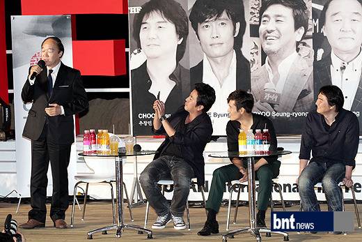 [류승룡] 영화 찍을 때마다 좀 이상한 남자배우 | 인스티즈