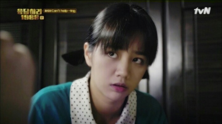 [응답하라1988] 공부못해서 언니한테 깨지는 덕선이.gif | 인스티즈