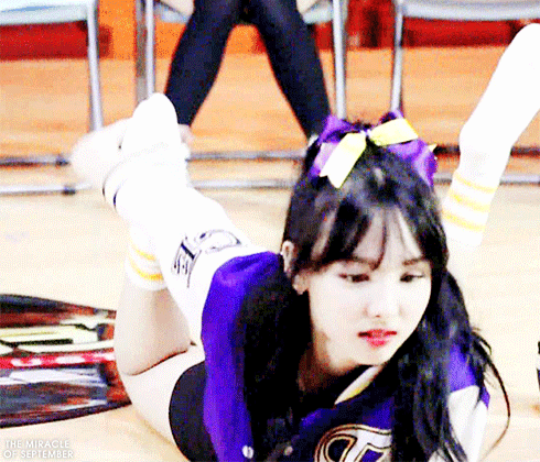 나연이의 유연성에 대해 알아보자 .gif | 인스티즈