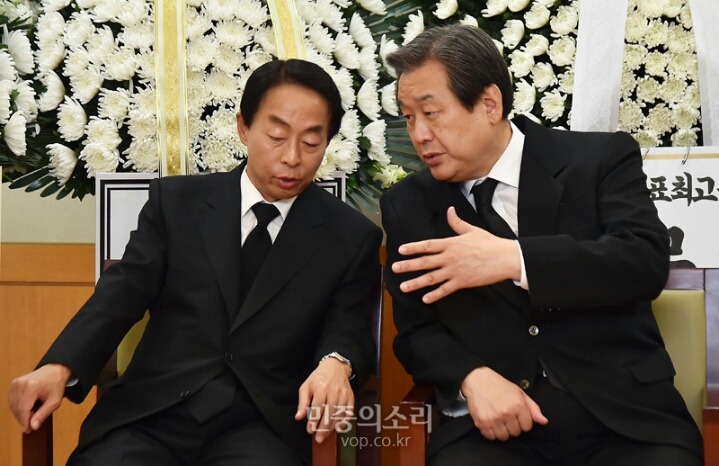 YS 빈소에서 졸라 나대는 김무성 | 인스티즈