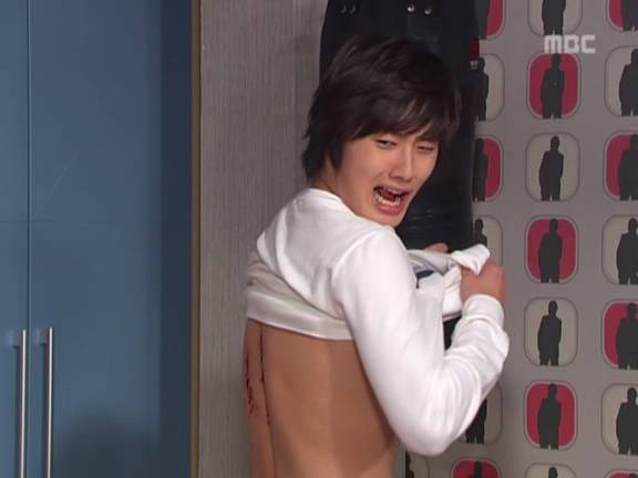 [거침없이하이킥] 민호보다 더 크게 다쳤는데 사람들이 몰라줘서 억울한 윤호.jpg | 인스티즈