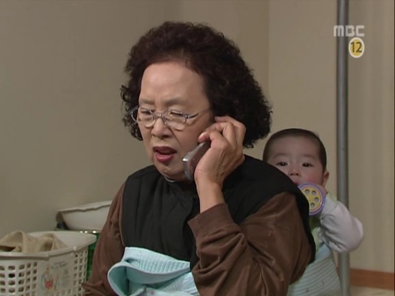 [거침없이하이킥] 가사도우미한테 미안해서 일을 못시키는 문희ㅠㅠ.jpg | 인스티즈