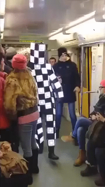 36MB GIF) 흔한 러시아의 지하철 승객.gif | 인스티즈