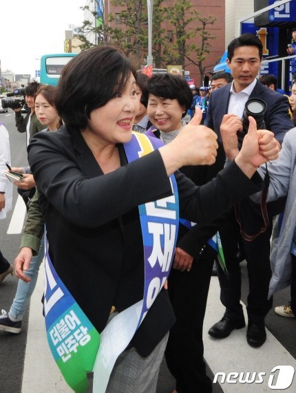 제 19대 대통령 영부인 김정숙 여사 | 인스티즈