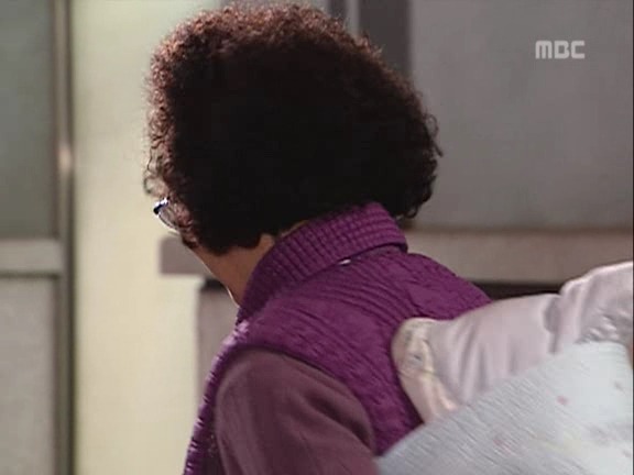 [거침없이하이킥] 가사도우미한테 미안해서 일을 못시키는 문희ㅠㅠ.jpg | 인스티즈