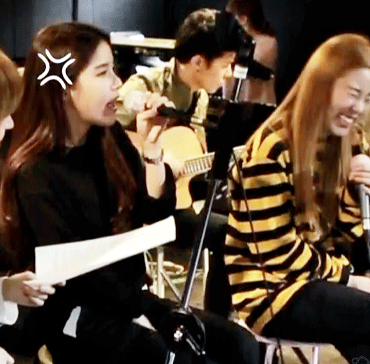 가사 까먹어서 리다한테 털리는 휘인이 外 [데이터:36MB] | 인스티즈