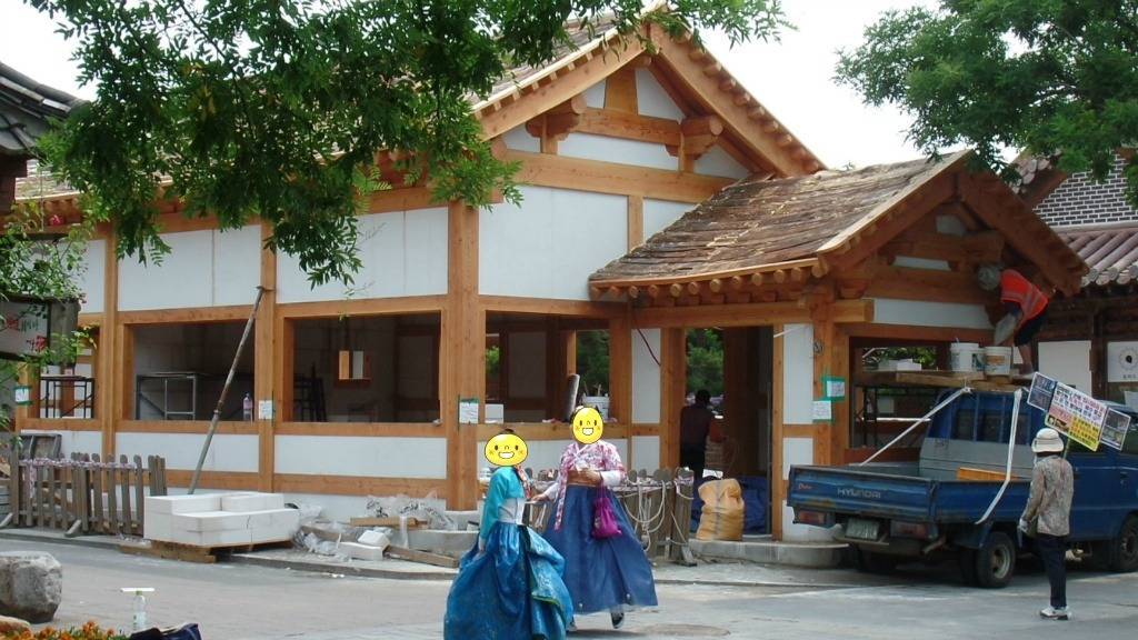 한복열풍이 분 전주한옥마을에서 예쁜 한복을 입고 한옥마을 거리 곳곳을 산책하는 아가씨들 | 인스티즈