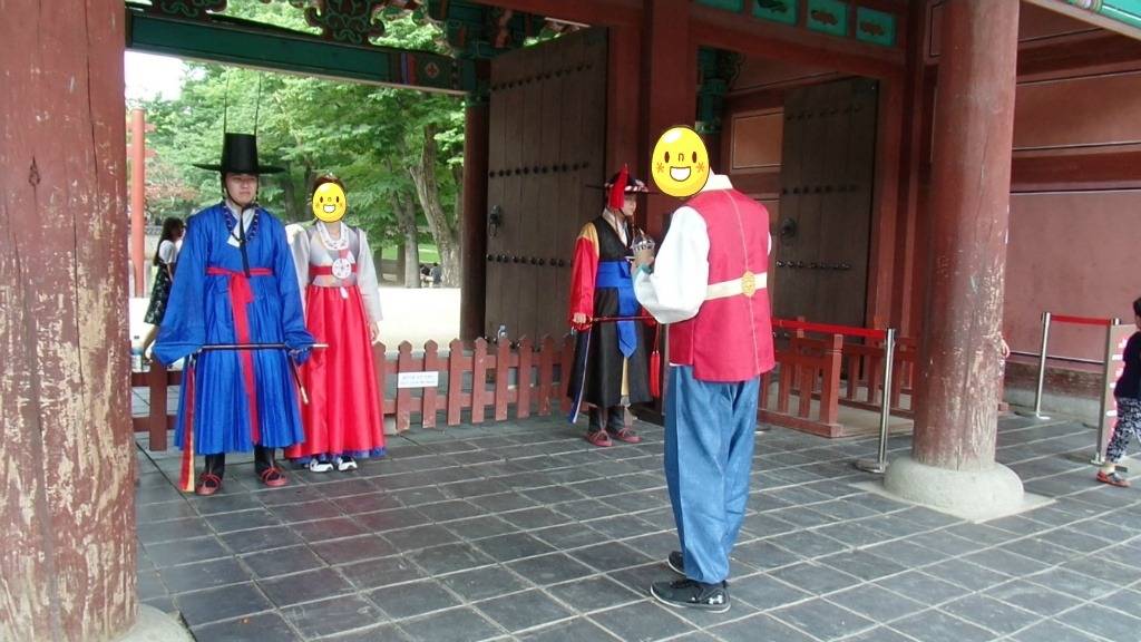 한복열풍이 분 전주한옥마을에서 예쁜 한복을 입고 한옥마을 거리 곳곳을 산책하는 아가씨들 | 인스티즈