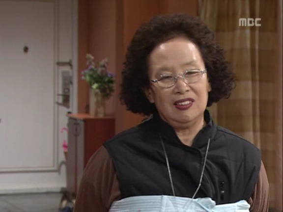 [거침없이하이킥] 가사도우미한테 미안해서 일을 못시키는 문희ㅠㅠ.jpg | 인스티즈