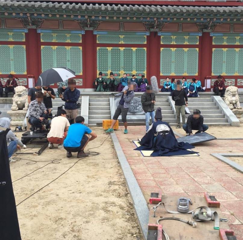 연기하는 배우들 주변환경 | 인스티즈