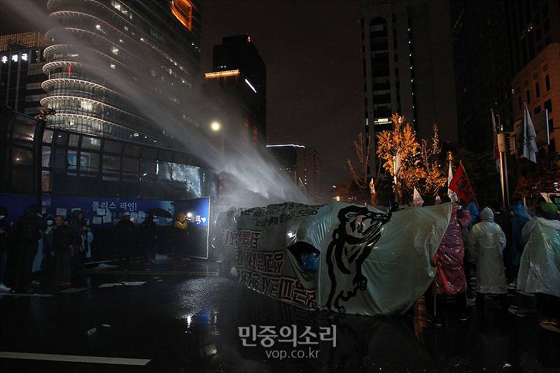 민중총궐기 참가자 51명 연행... 고교생 2명 풀려나 | 인스티즈