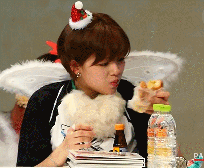 먹을 걸로 쯔위 농락하는 정연 | 인스티즈