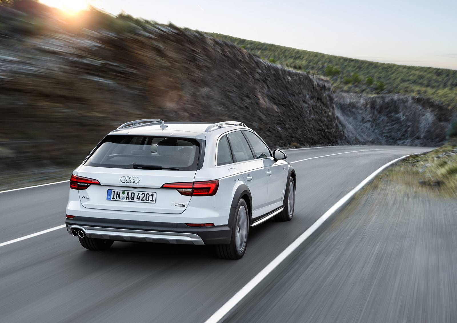 아우디 신형 A4 올로드 콰트로 | 인스티즈