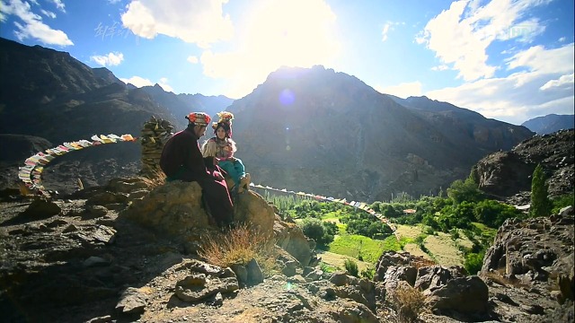 티벳 브록파 마을의 흔한 커플.JPG (부러움 주의) | 인스티즈
