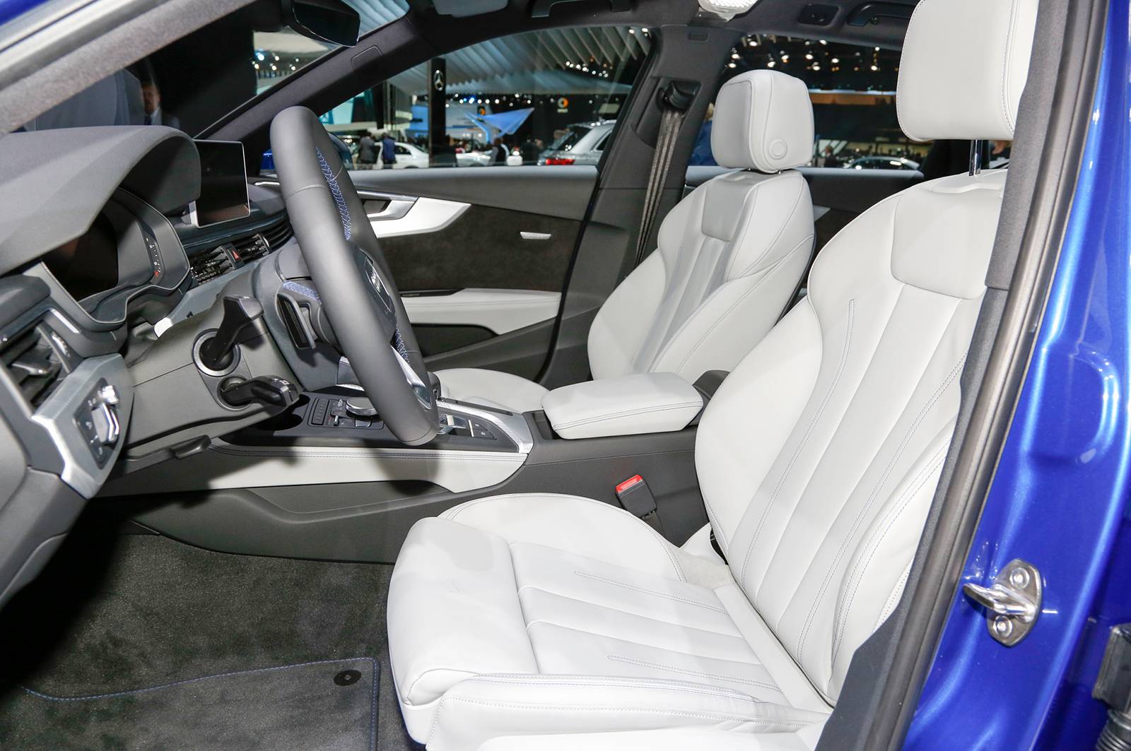 아우디 신형 A4 올로드 콰트로 | 인스티즈