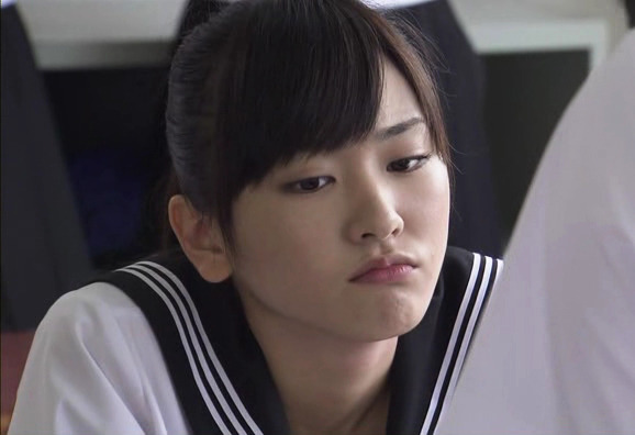 9년만에 같은 세라복 입은 아라가키 유이 | 인스티즈