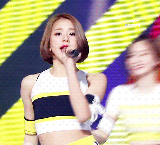 직각어깨가 매력인 채영이 | 인스티즈