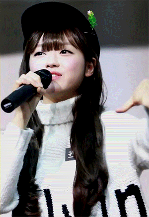 모자가 너무 큰 오마이걸 유아.gif | 인스티즈