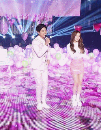 뮤뱅에서 우결찍는 박보검 아이린. gif | 인스티즈