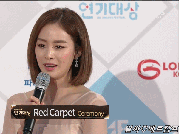 [SBS연기대상] 김태희 레드 카펫 인터뷰 움짤.gif | 인스티즈
