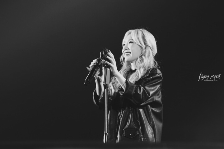 여전히 우리를 보고 웃는 태연이좋다 | 인스티즈