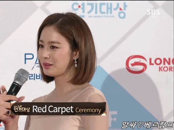 [SBS연기대상] 김태희 레드 카펫 인터뷰 움짤.gif | 인스티즈