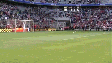 노이어한테 pk 4번시도 1번이라도 넣으면 10억,실패시 벌금10억. 도전 vs 포기 | 인스티즈