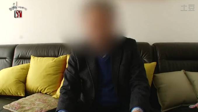 유모차 탄 아기들을 마음대로 만지고 다니는 여자 | 인스티즈