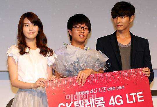 원빈과 아이유의 만남 | 인스티즈