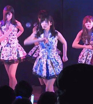 공연중에 치마벗겨진 인기 여자 아이돌.jpg | 인스티즈