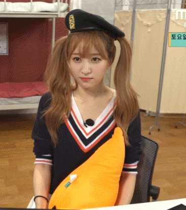 혜리 애교 따라하는 하니.gif | 인스티즈