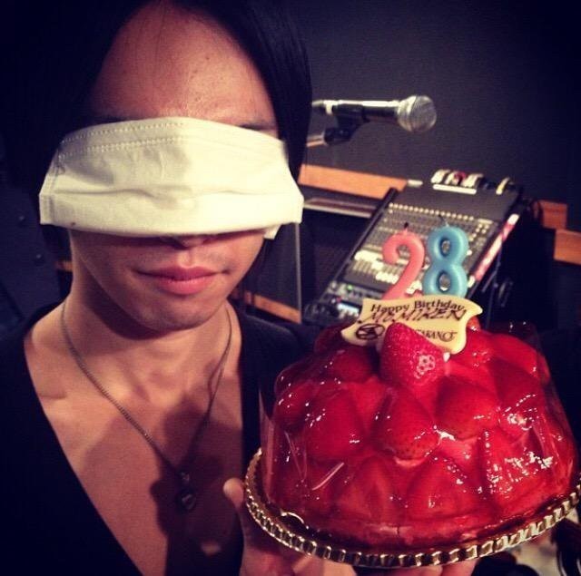 사람들의 시선을붙잡기위해 방독면을 썼던팀 | 인스티즈