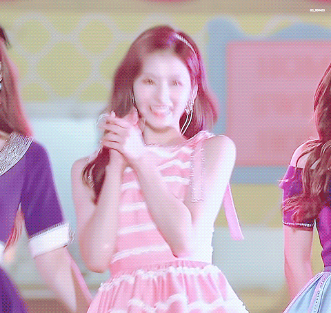 멜론뮤직어워드 트와이스 사나.gif | 인스티즈