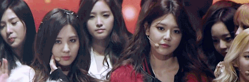 사람많은 클럽 화장실에서 거울볼때.gif | 인스티즈